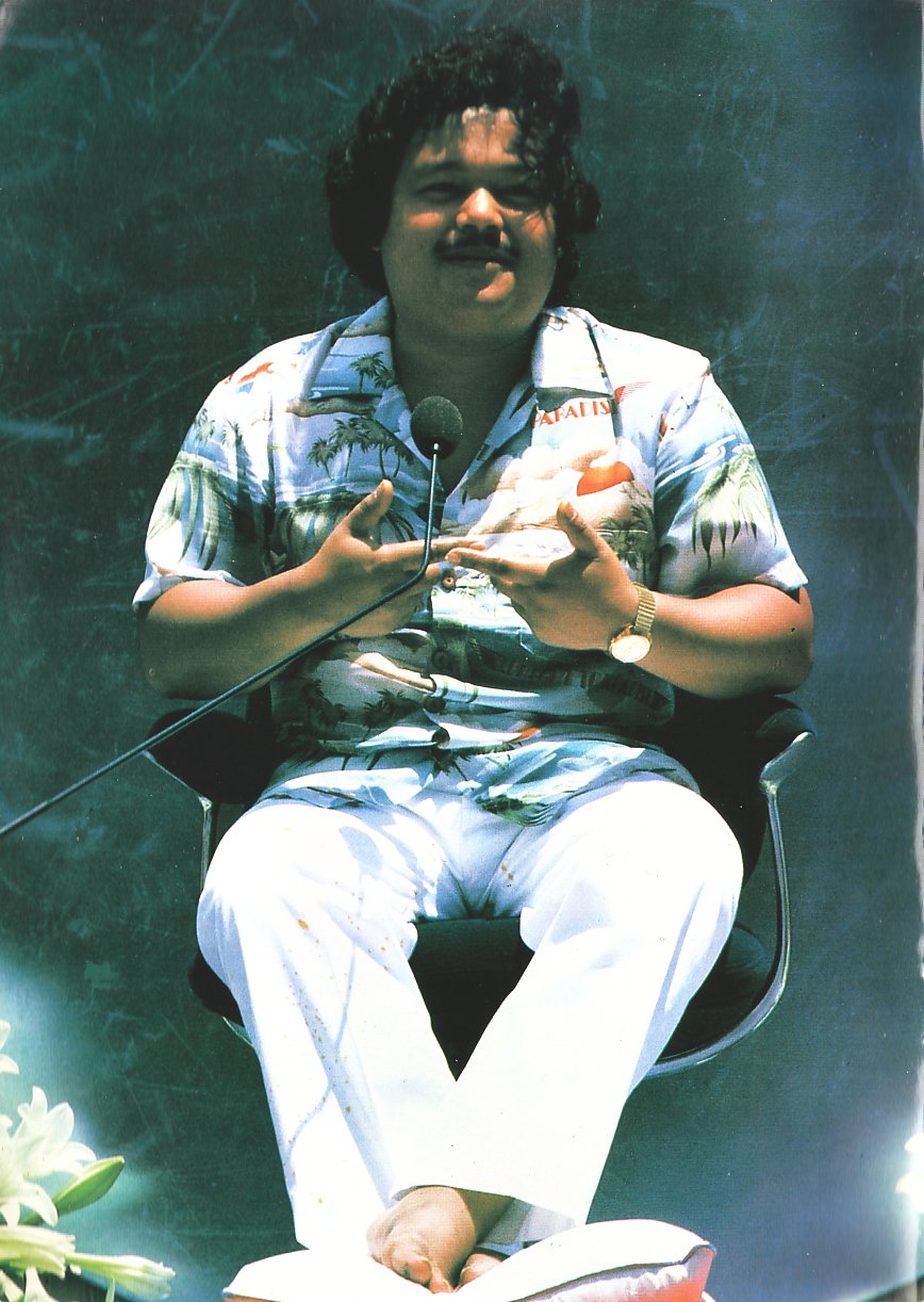 Prem Rawat (Maharaji) In South America In Hawaiian Shirt 1980