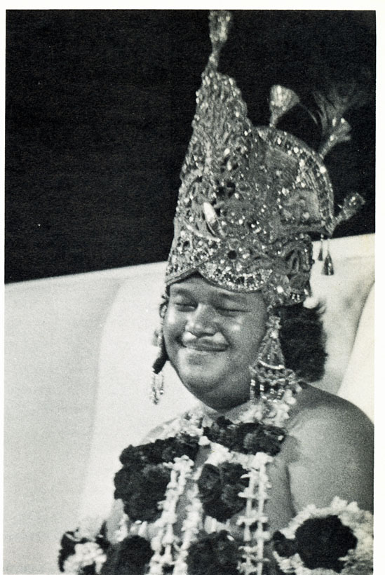 Prem Rawat (Maharaji) Dressed and Crowned as Krishna at Guru Puja, Geneva, September 1978