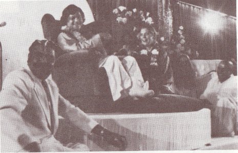 Bihari Singh hit with cream pie, Sydney 1974, Prem Rawat (Maharaji) laughs