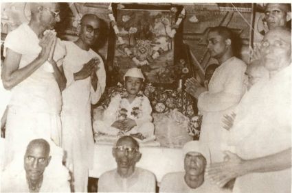 Mahatmas surround the young incarnation of the Satguru and Perfect Master (Prem Rawat)