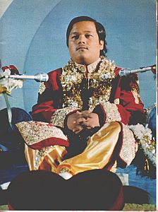 The Teenage Satguru Maharaji (Prem Rawat) Dressed as Krishna On Throne At Millenium 73