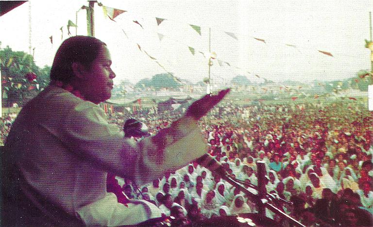 Prem Rawat aka Guru Maharaj Ji in India - Divine Light magazine Guru Puja Special 1973