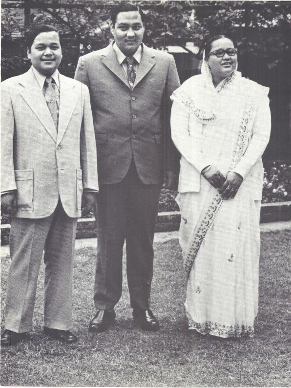 Prem Rawat aka Guru Maharaj Ji and His Holy Family &ndash; Divine Light magazine Guru Puja Special 1973