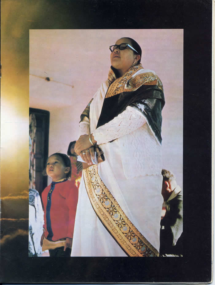 Mata Ji Mother Of The Young Satguru Prem Rawat (Maharaji) with Child