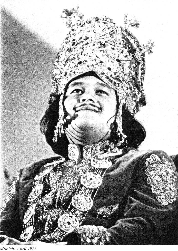 Prem Rawat aka Maharaji On Stage Dressed As Krishna 1977
