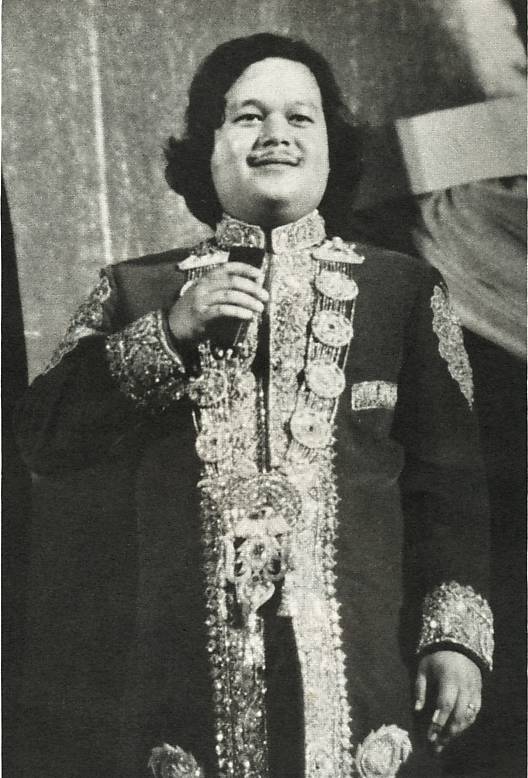 Prem Rawat Inspirational Speaker On Stage Dressed As Krishna Rome 1977