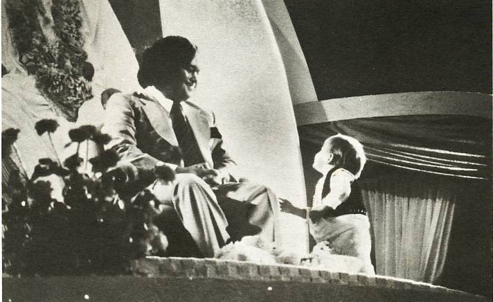 Prem Rawat Inspirational Speaker On Stage With Son Hans Jayanti Festival Rome 1977