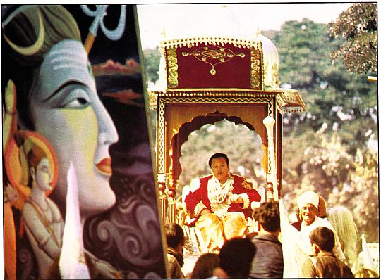 Prem Rawat Inspirational Speaker the Young Satguru In Procession 1971