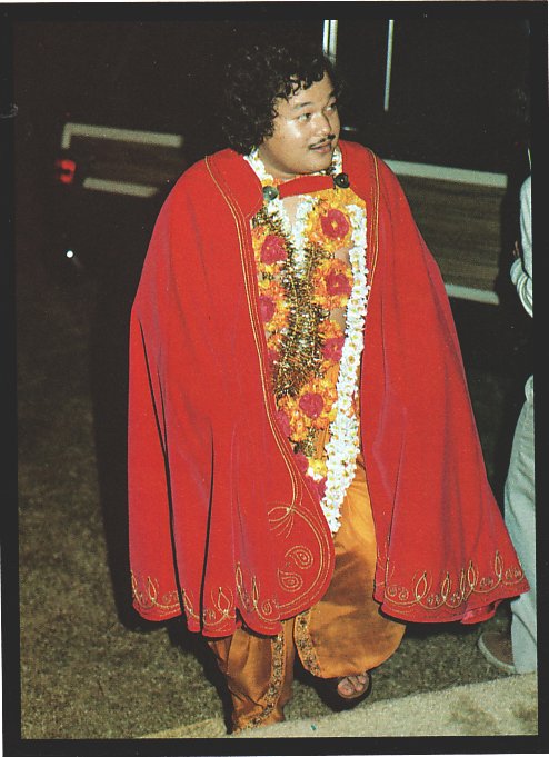 Prem Rawat (Maharaji) dressed as Krishna with Mala 1978