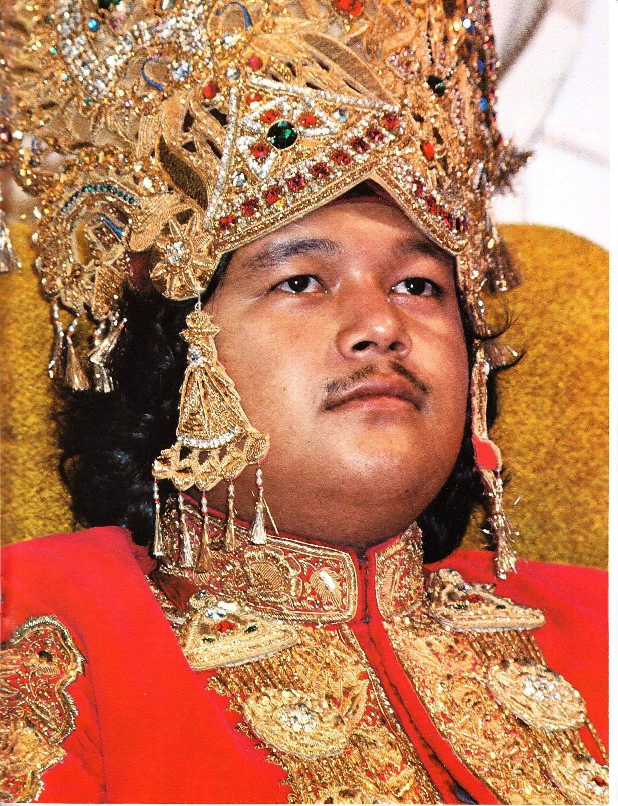 The young Prem Rawat (Maharaji) dressed as Krishna With Crown