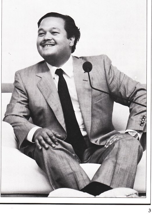 Prem Rawat (Maharaji) On Stage In Armani, 1980