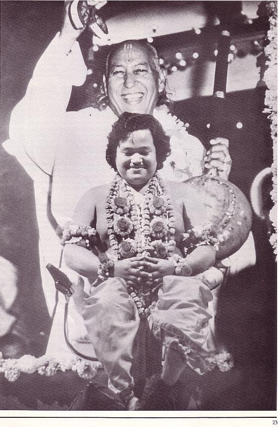 Prem Rawat Inspirational Speaker Dressed as Krishna at Guru Puja, Geneva, September 1978