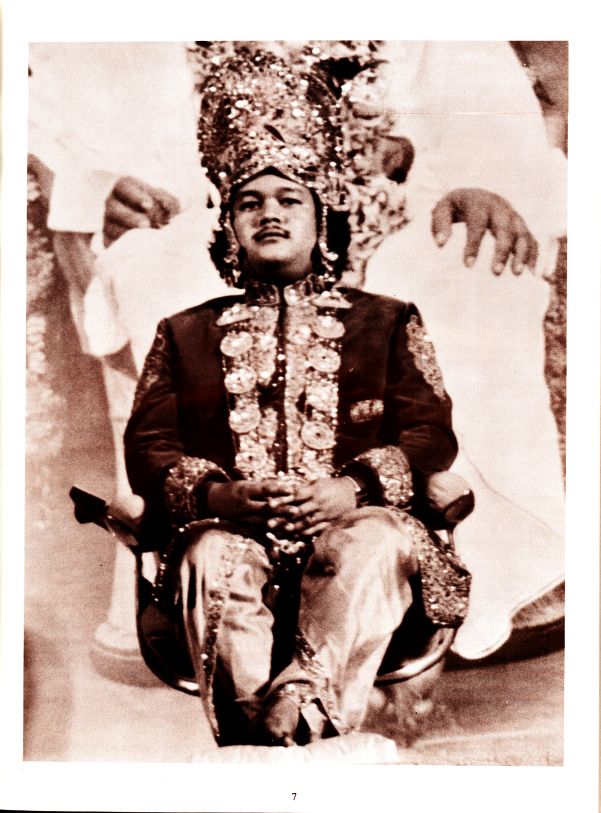 Prem Rawat aka Maharaji dressed as the God Krishna