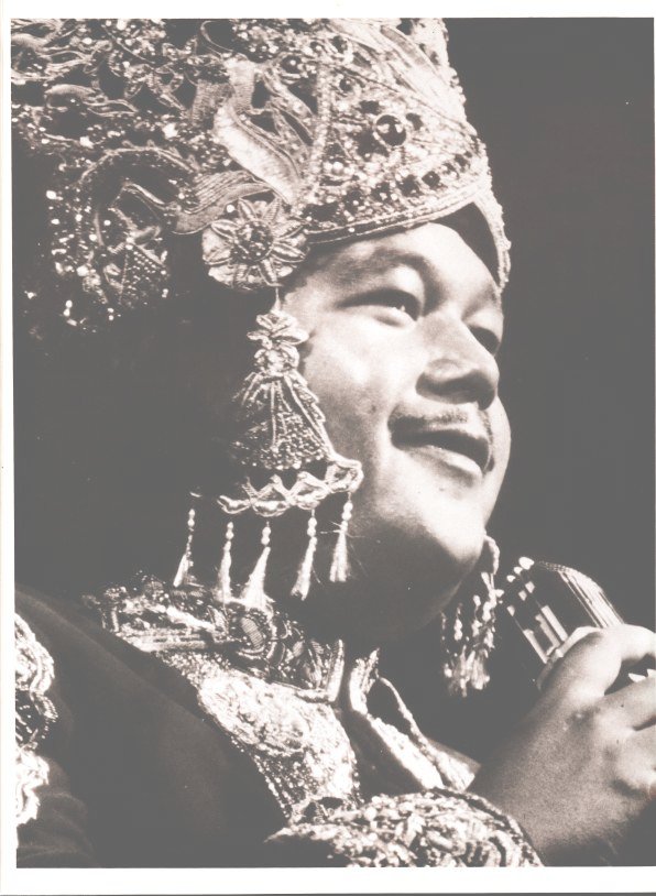 Prem Rawat aka Maharaji dressed as the God Krishna in 1978
