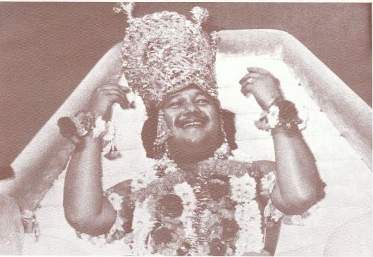 Prem Rawat aka Maharaji dancing as the God Krishna