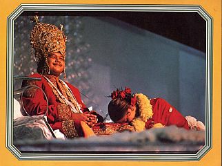 Prem Rawat dressed as the God Krishna