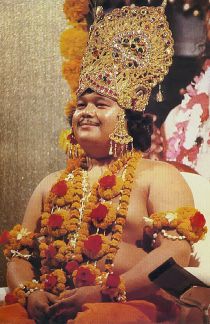 Prem Rawat Inspirational Speaker dressed as Krishna