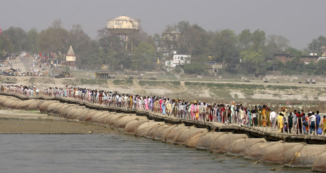 crossing the bridge &ndash; arriving to the event site