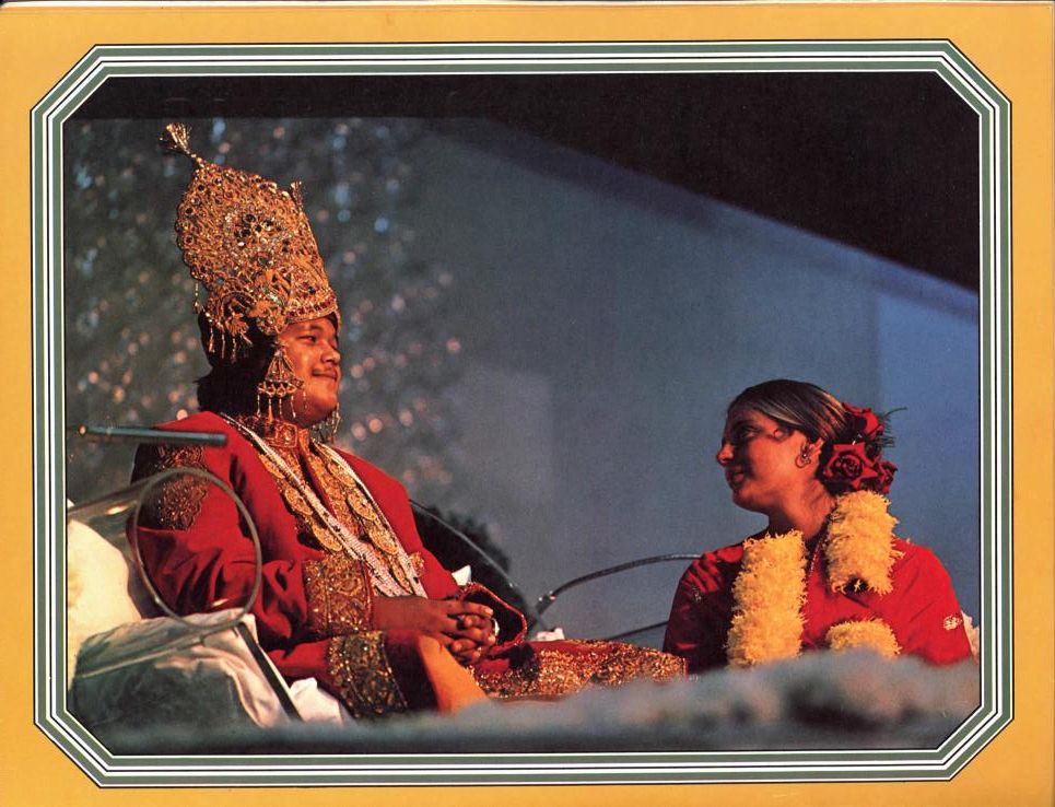 His Wife Pranams To The Teenage Satguru Maharaji (Prem Rawat) Dressed as Krishna On Throne
