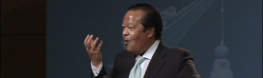 Maharaji points to God